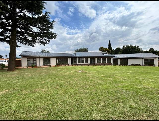 7 BEDROOM HOUSE FOR SALE IN SONNEVELD